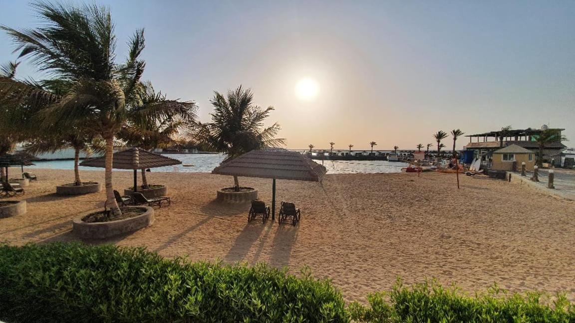 Dolphin Beach Resort Yanbu Exterior photo